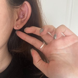 Cross Piercing．耳骨釘
