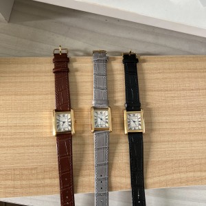 【現貨 】方形羅馬牛皮錶．配件