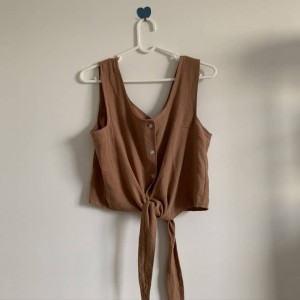 【CN】亞麻綁帶背心．上衣