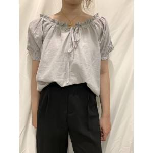 【CN】公主袖微蕾絲一字領上衣．上衣