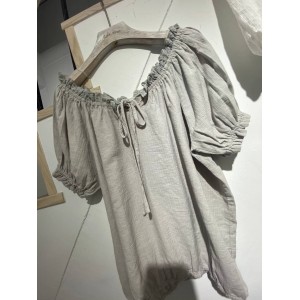 【CN】公主袖微蕾絲一字領上衣．上衣